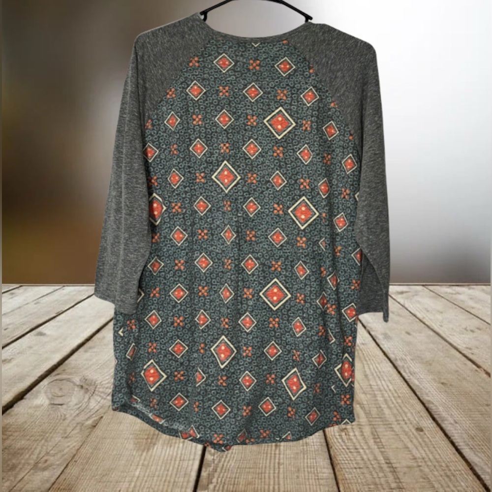 3/$30 LulaRoe Randy Tee - Picture 2 of 6